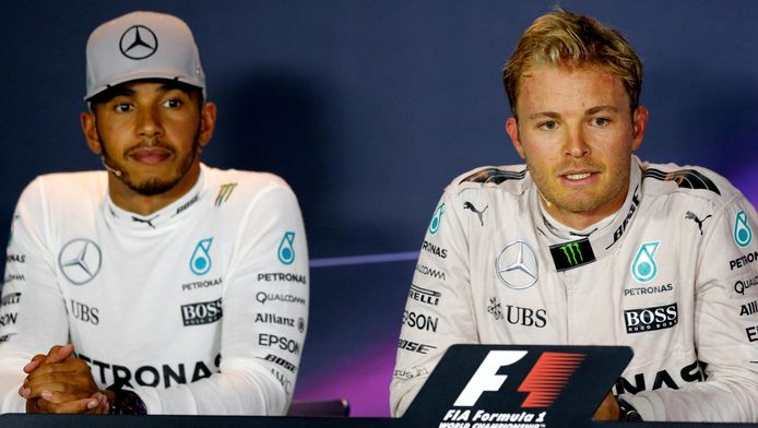 Nico Rosberg, jamais champion du monde, compte 26 points d'avance sur Lewis Hamilton, déjà trois fois sacré (2008 chez McLaren, 2014 et 2015 chez Mercedes, devant Nico Rosberg).
