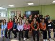 Groep acht van Op Dreef met burgemeester Marga Vermue.