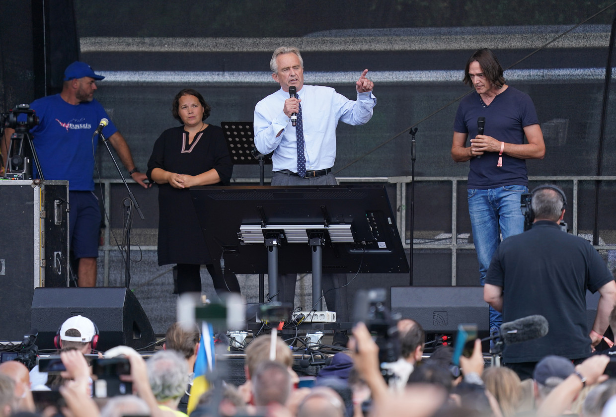 Robert F. Kennedy Jr, tijdens een demonstratie in Berlijn. Hij is een neef van de voormalige Amerikaanse president Kennedy. Beeld Getty Images