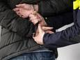 Man (39) krijgt in de rechtbank last van zijn geweten en legt ineens bekentenis af: ‘De drugs en het wapen waren van mij’