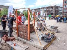 Kennismaking met werken in de bouw: ‘Het is lekker fysiek werk, kijk maar eens naar al die sixpacks’ 