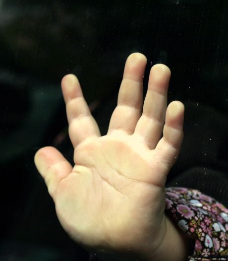Verdachte (34) bekent seksueel misbruik drie jonge zusjes (4, 6 en 8 jaar) uit Tiel 