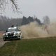 Freddy Loix zegeviert in Spa, concurrent knalt tegen boom