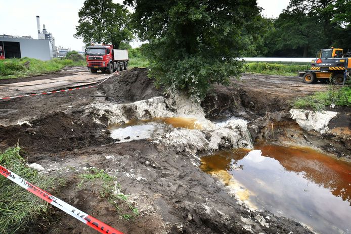 Een lekkende pijpleiding, zoals in 2017 bij het toenmalige AkzoNobel aan de Boortorenweg, mag bij Nobian niet meer voorkomen.