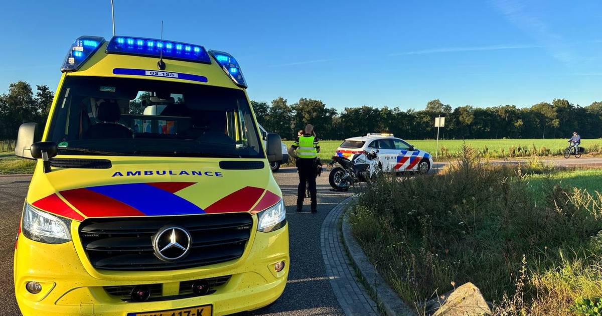 Motorrijder gewond bij botsing met auto in Nijverdal.