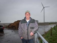 Dankzij een kleine molen gaat het boer Kees uit Kamperland voor de wind. Toch staat niet elke gemeente dit toe