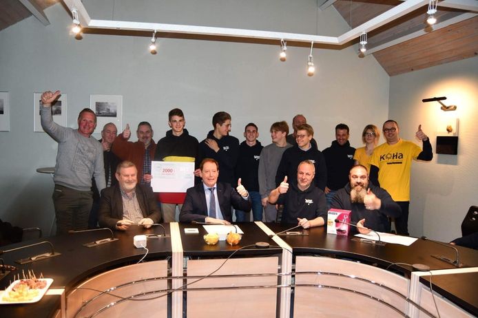 De Durmevrienden konden een cheque van tweeduizend euro overhandigen voor het goede doel.