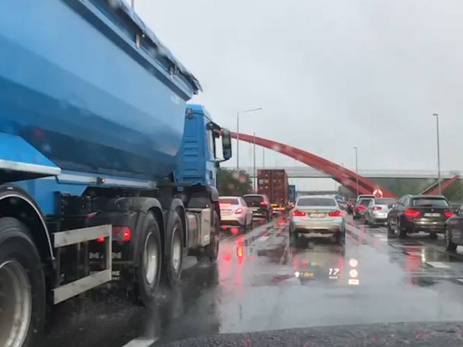 Uitzonderlijk zware ochtendspits op Vlaamse wegen: ruim 300 km file