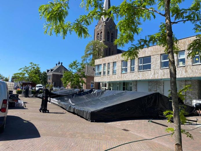 Herberg d'n Brouwer bouwt een flink terras voor kindcentrum De Morgenzon.