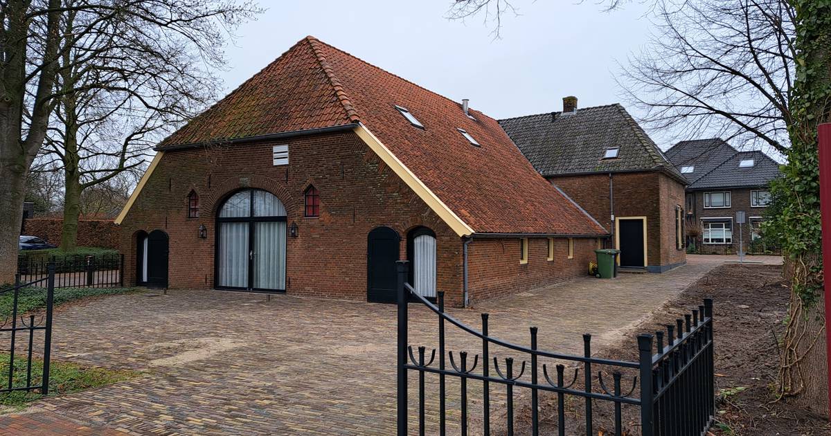 Straks ziet iedereen de zonnepanelen op dit rijksmonument in Steenderen: ‘Het is zoeken naar een bal