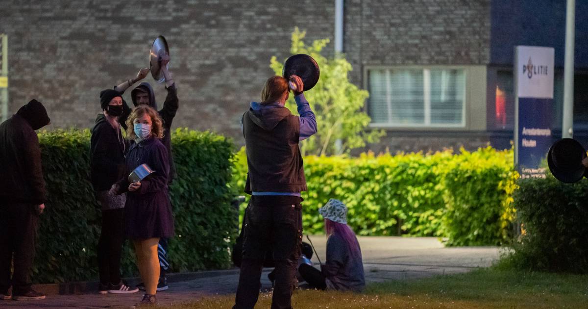 Lawaaiprotest bij in Houten demonstranten nemen het