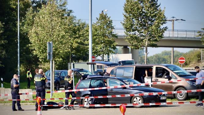 Albanees die met drie doorgeladen vuurwapens grens bij De Lutte over wilde moet lang de cel in 