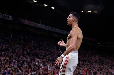 Ronaldo in recordmatch verlosser van United: ‘CR7' laat Old Trafford ontploffen met goal in slotminuut
