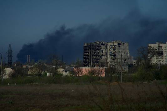 Volgens Oekraïne wachten 1.000 burgers op hun redding in de bunkers van de Azovstal-fabriek in Marioepol.