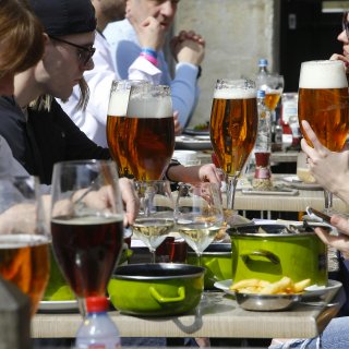 ‘Ziektes, overlijdens en handicaps mogen niet genormaliseerd worden’: WHO wil strenger alcoholbeleid in Europa