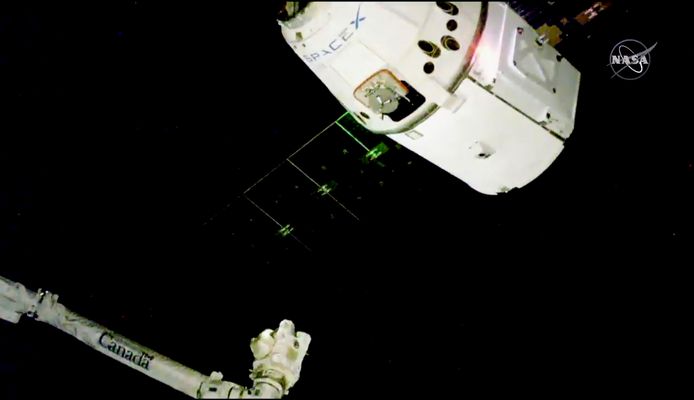 De onbemande Amerikaanse ruimtecargo Dragon-16 is vandaag succesvol aan het ISS vastgemaakt. Hij vervoerde in totaal 2.500 kilo aan voeding, materiaal en wetenschappelijke experimenten.