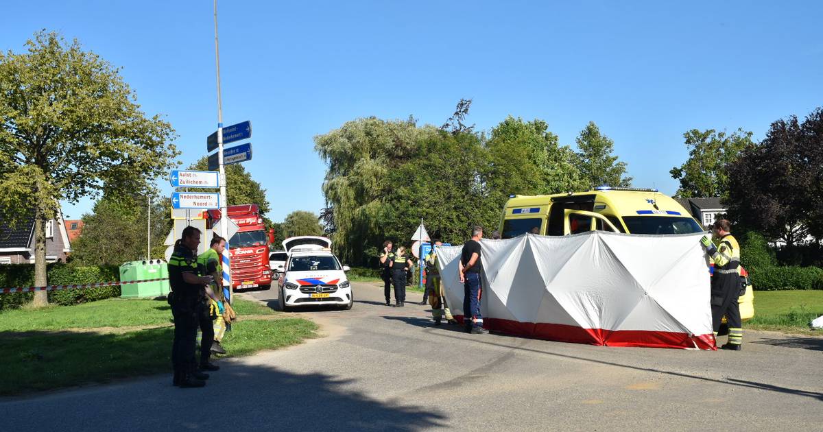 Automobilist slaat op de vlucht na ongeluk in Groningen en laat fietser zwaargewond achter.