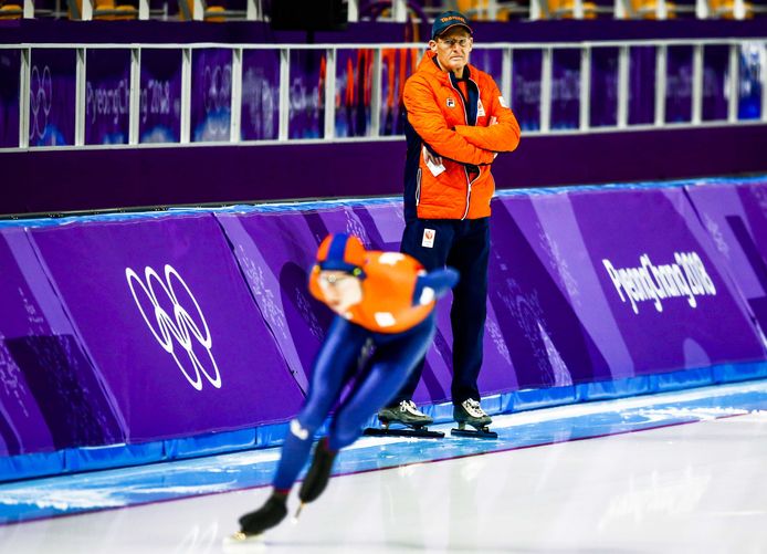 Jillert Anema volgt Jorrit Bergsma in de Gangneung Oval.