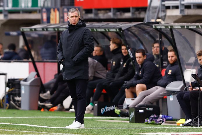 Trainer René Hake zette alles op alles in Rotterdam, maar zelfs met zeven aanvallers kwam GA Eagles niet meer tot een goal.