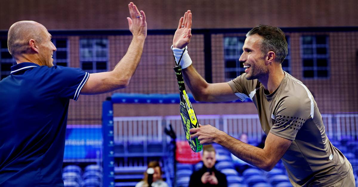 Arjen Robben en Robin van Persie stelen show op padelbaan | Andere ...