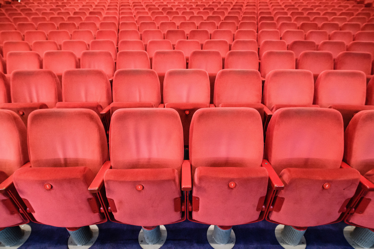Lege stoelen in de Berlinale Palast op Potsdamer Platz, vlak voor de 71ste editie van de Berlinale.