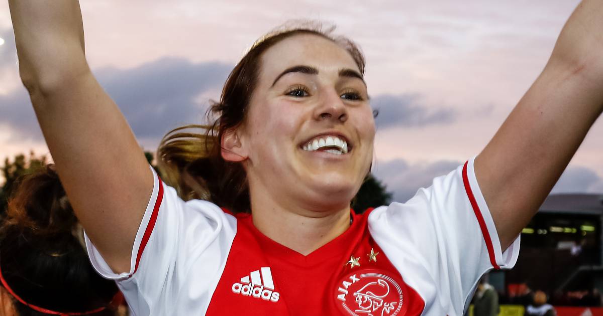 Ajax speelster Marjolijn Van Den Bighelaar Te Gast Bij Talkshow In 