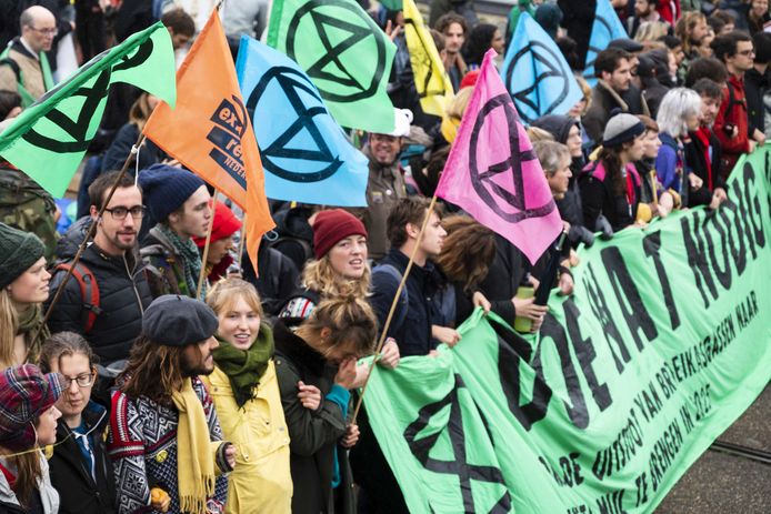 Klimaatactivisten van Extinction Rebellion betogen in Amsterdam