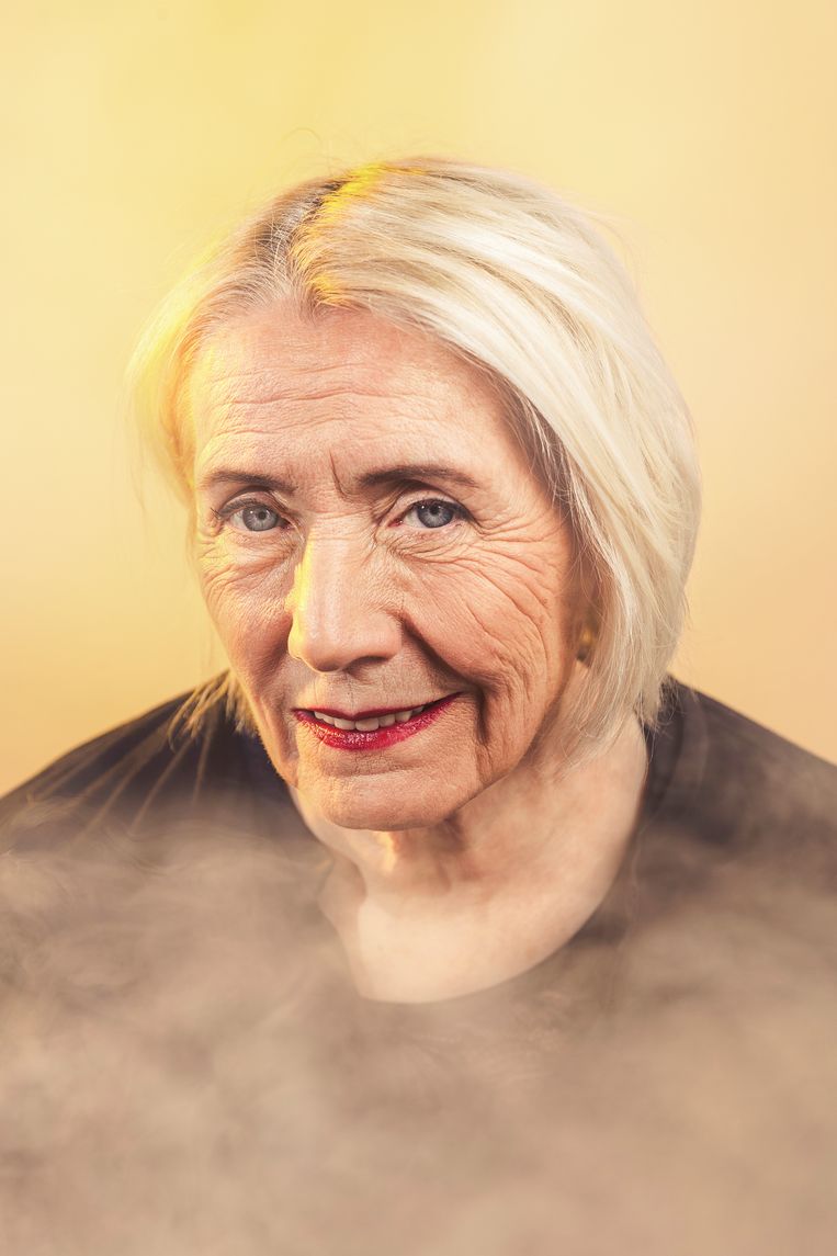Sien Eggers: “Ik moet me vooral goed blijven verzorgen. Want willen of niet: ik ben sneller moe dan vroeger.” Beeld Jef Boes