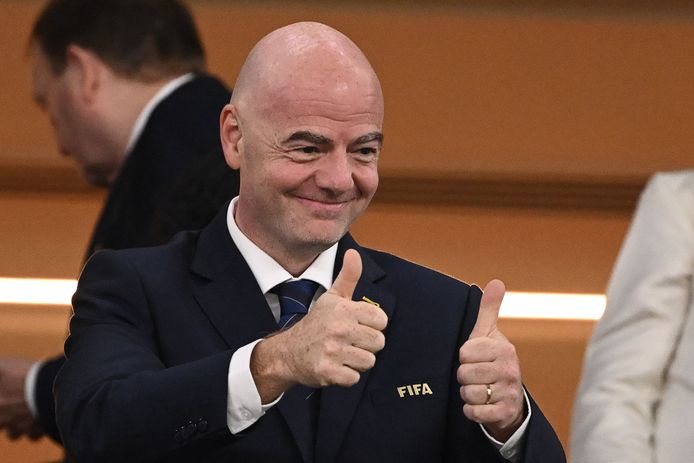 Slapen terugtrekken adverteren FIFA-baas Gianni Infantino komt superlatieven tekort voor zijn eigen WK en  vindt groepsfase 'beste ooit' | WK voetbal | destentor.nl