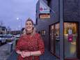 Fiona Baan voor haar buurtpunt aan de Grote Sternstraat.