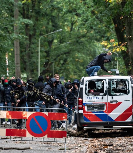 Tot nu toe 34 arrestaties voor rellen na NEC - Vitesse