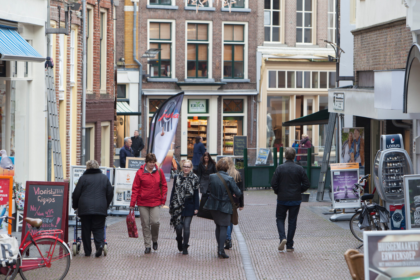 De Sprongstraat in Zutphen herbergt leuke winkeltjes zoals De Hibou en goede koffie van Kaldi.