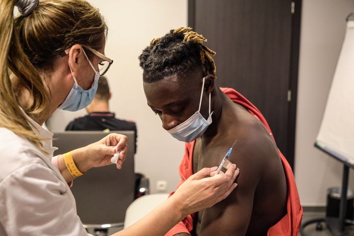 Jérémy Doku werd maandag wel ingeënt.