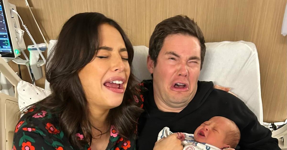 『ピッチ・パーフェクト』俳優アダム・ディヴァイン、第一子誕生：「彼は時々、少し難しいところがあるかもしれない」 有名人