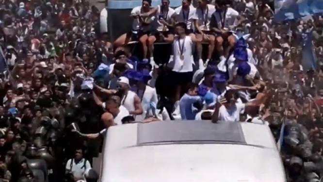 Une immense fête populaire pour accueillir Messi et les champions du monde argentins