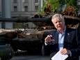 Lindsey Graham spreekt bij een tentoongestelde, verwoeste Russische tank in Kyiv.