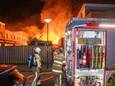 Bij een schuurbrand in Woerden gingen twee schuren met daarin fietsaccu’s in vlammen op.