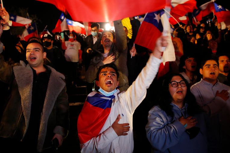 Il Cile vota per una nuova costituzione progressista, ma per molti cileni i cambiamenti si stanno muovendo troppo velocemente