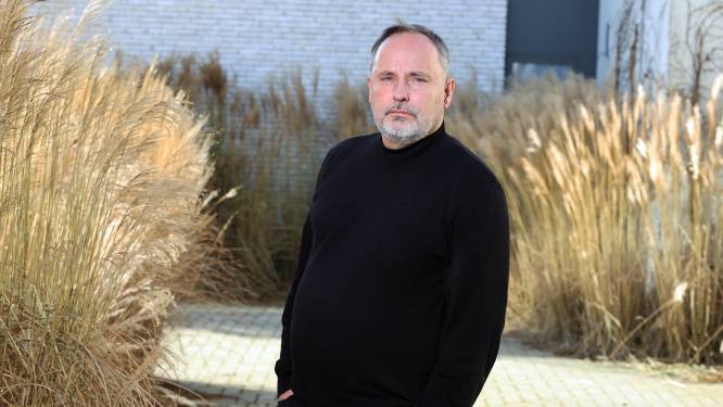 “Mijn klantvriendelijkheid heeft ervoor gezorgd dat ik ontslagen werd”: ex-bankdirecteur Erik (60) is 4 jaar na zijn burn-out nog altijd werkloos