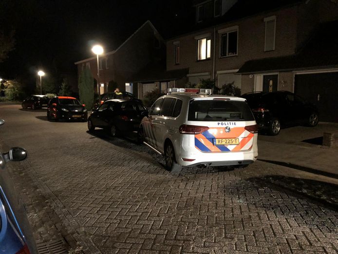 De politie bij de woning in Groesbeek na de gewapende overval.