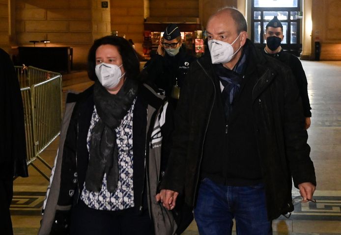Sylvia Boigelot en Christian Van Eyken komen aan in het Brusselse justitiepaleis