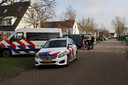 Politieonderzoek bij woning in Loon op Zand waar dode man werd gevonden.