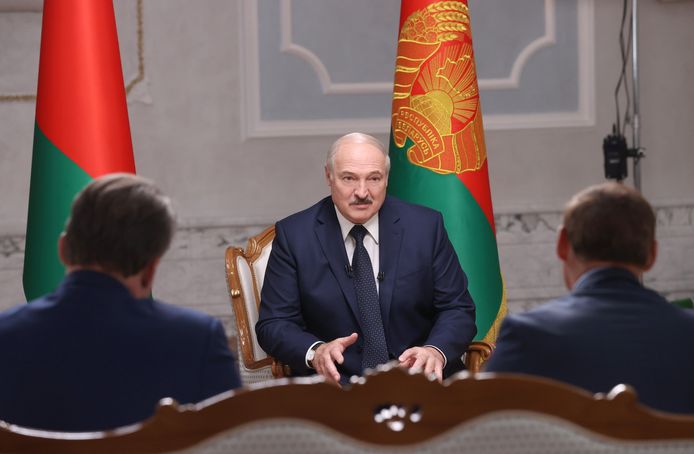 Wit-Russische president Aleksander Loekasjenko geeft een interview aan Russische media op 8 september 2020.
