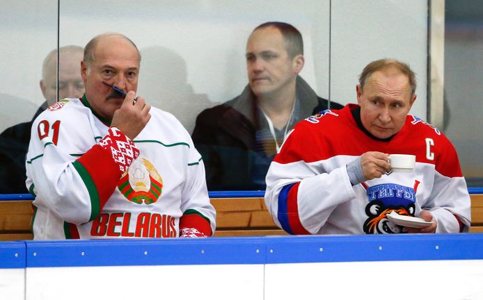 Op 7 februari ijsockeyden Loekasjenko en de Russische president Vladimir Poetin nog samen.
