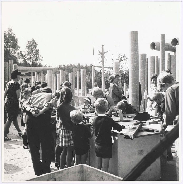 Doe-plein tijdens ‘Creatieve Recreatie’ in Bergeijk. Foto uit boek.