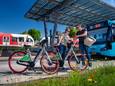 De e-bikes van Gaon op het station in Doetinchem.