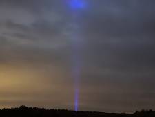Is het een laser, is het een UFO? Krantenbezorgster Elja ziet heel vroeg wonderlijk blauw licht boven de Veluwe