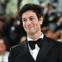 Hij is de broer van zijn schoonzoon, maar zijn Joshua Kushner en Donald Trump wel twee handen op een buik?