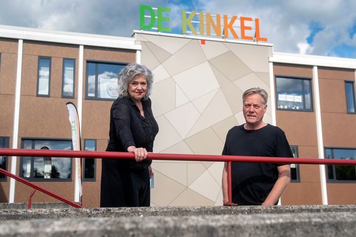 Philo van Wamel en Bart Elfrink voor de Kinkel in Bemmel. ,,We hopen door deze groei hier weer permanent een atelier te kunnen huren."