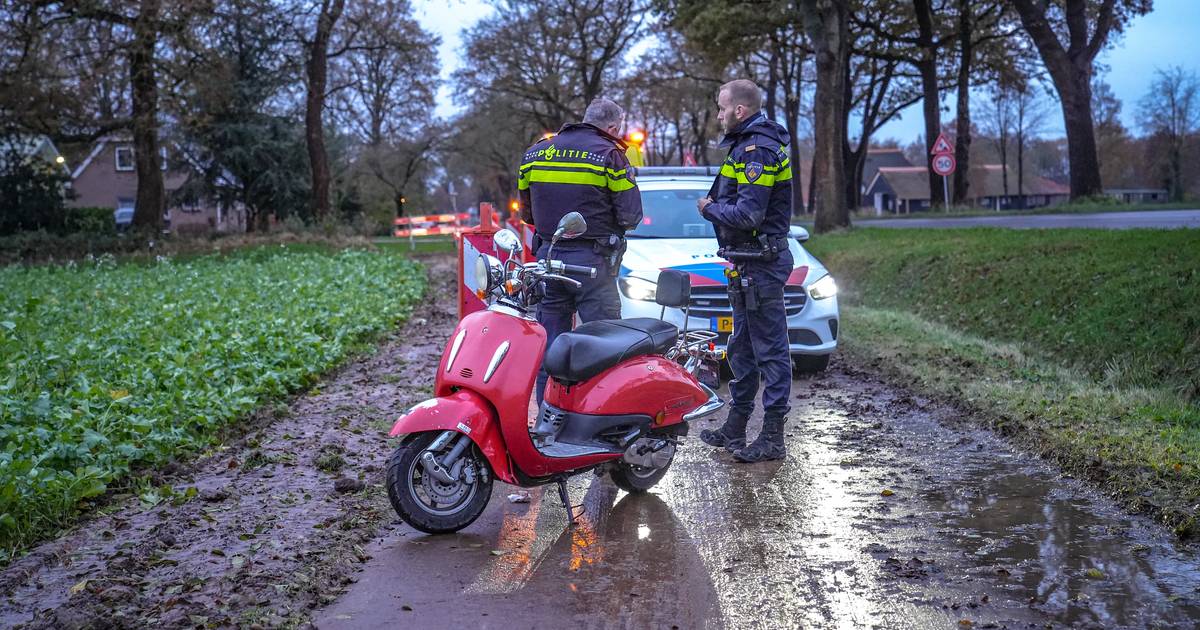 Scooterrijder gewond na val op modderig fietspad in Westerbork
